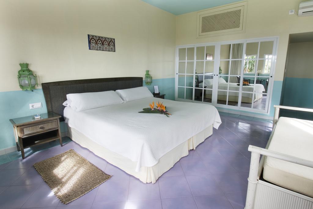 Beach Hotel Dos Mares Тарифа Экстерьер фото