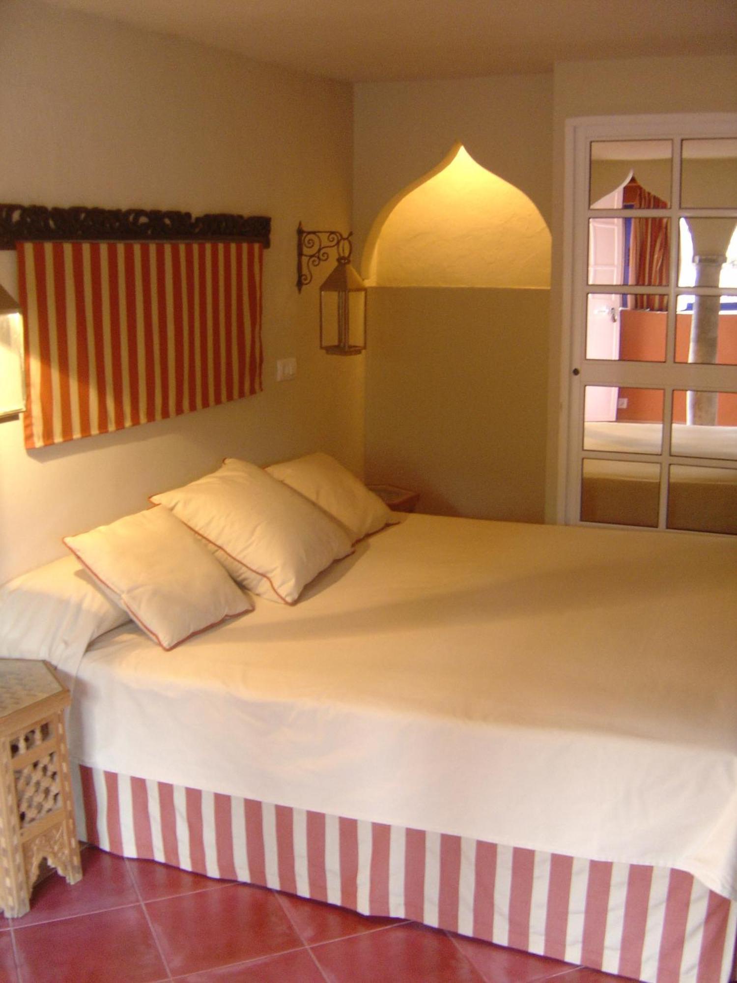 Beach Hotel Dos Mares Тарифа Экстерьер фото
