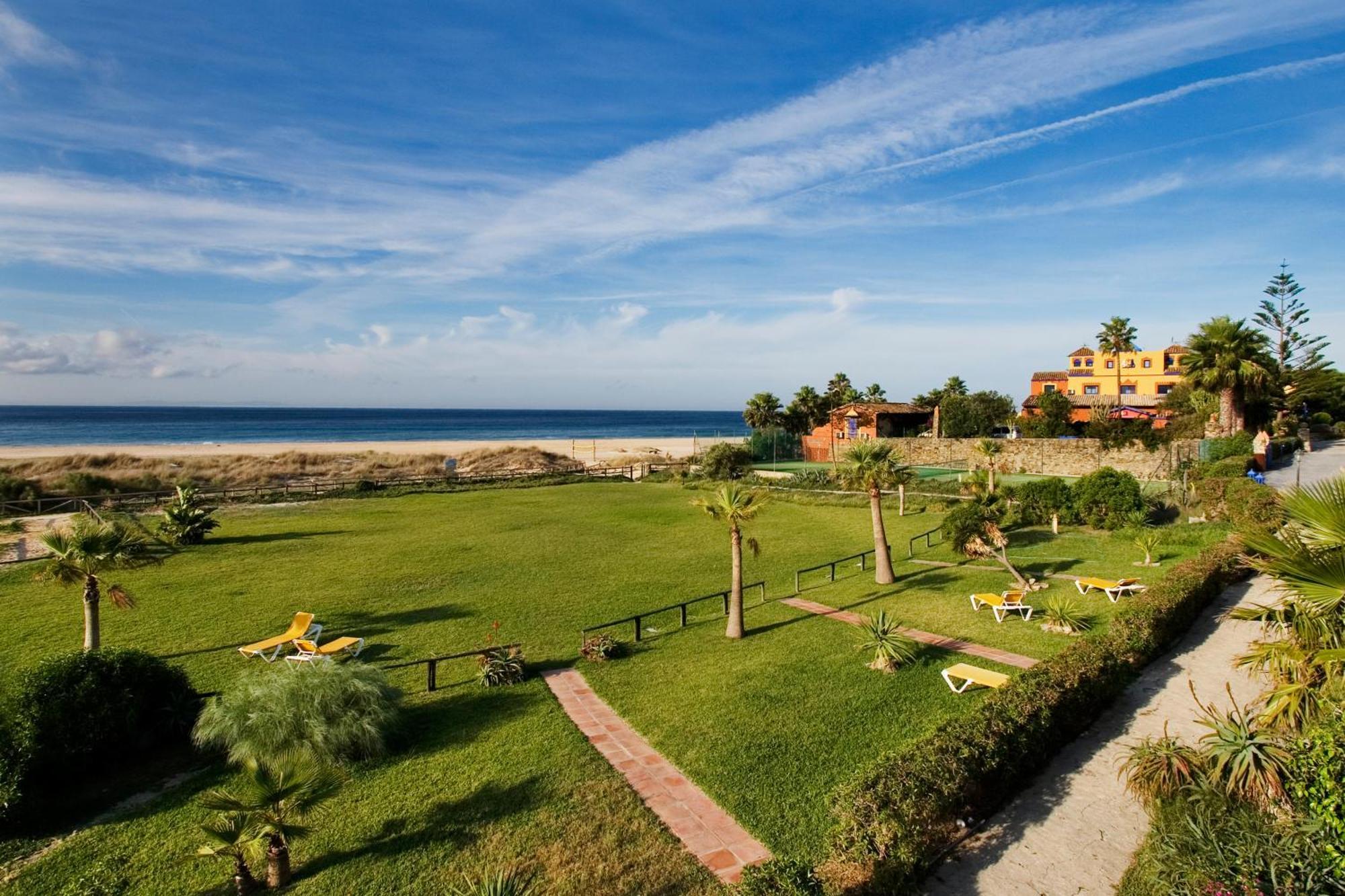 Beach Hotel Dos Mares Тарифа Экстерьер фото