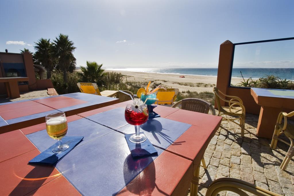 Beach Hotel Dos Mares Тарифа Экстерьер фото