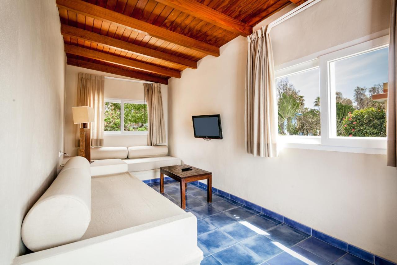 Beach Hotel Dos Mares Тарифа Экстерьер фото