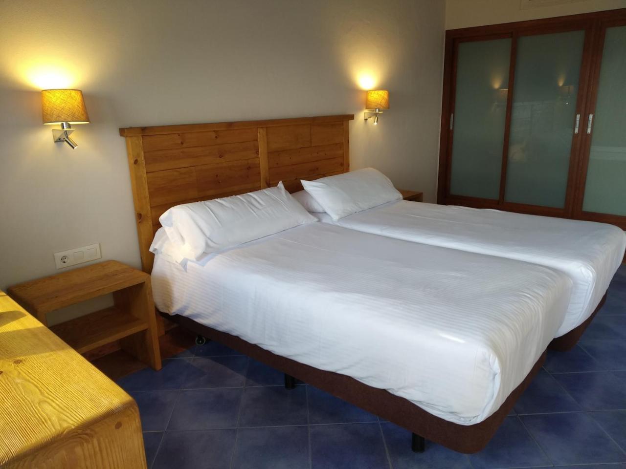 Beach Hotel Dos Mares Тарифа Экстерьер фото