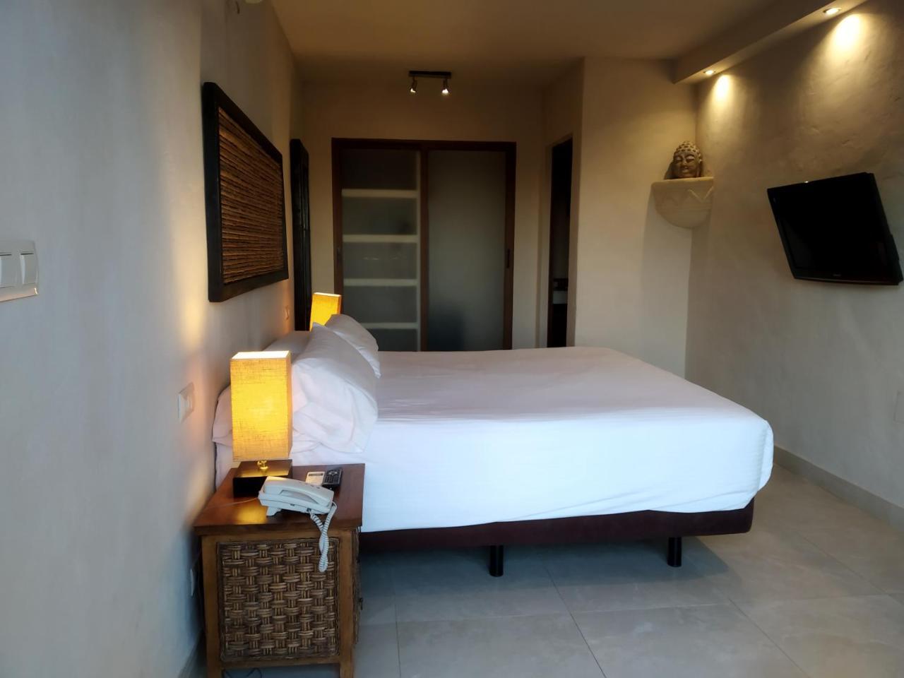 Beach Hotel Dos Mares Тарифа Экстерьер фото