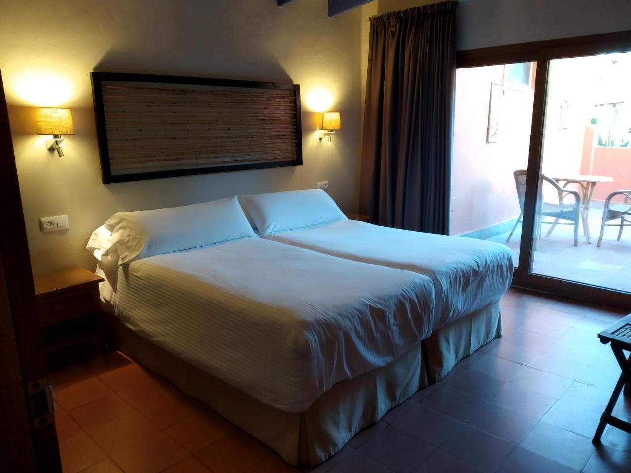 Beach Hotel Dos Mares Тарифа Экстерьер фото