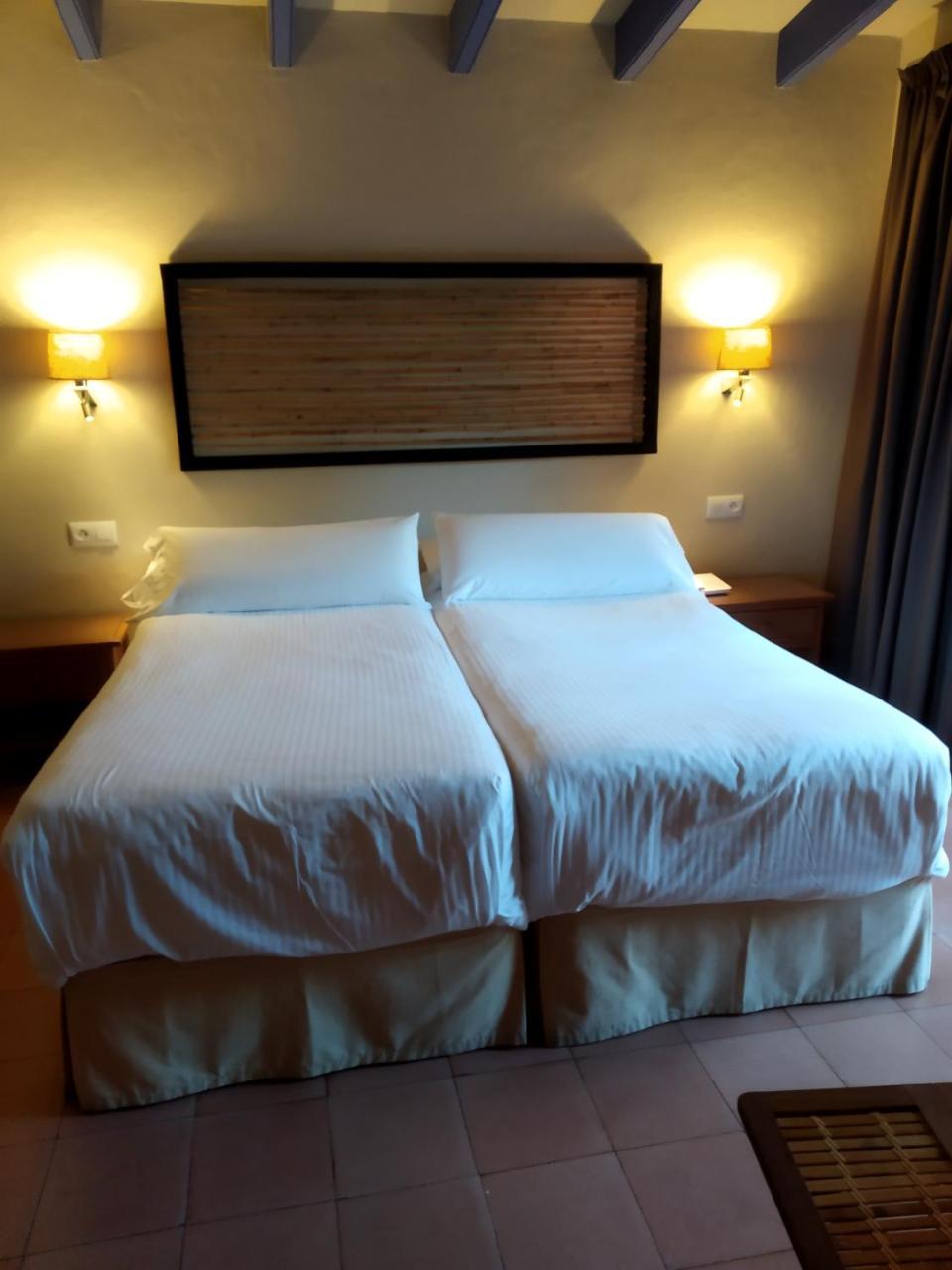 Beach Hotel Dos Mares Тарифа Экстерьер фото