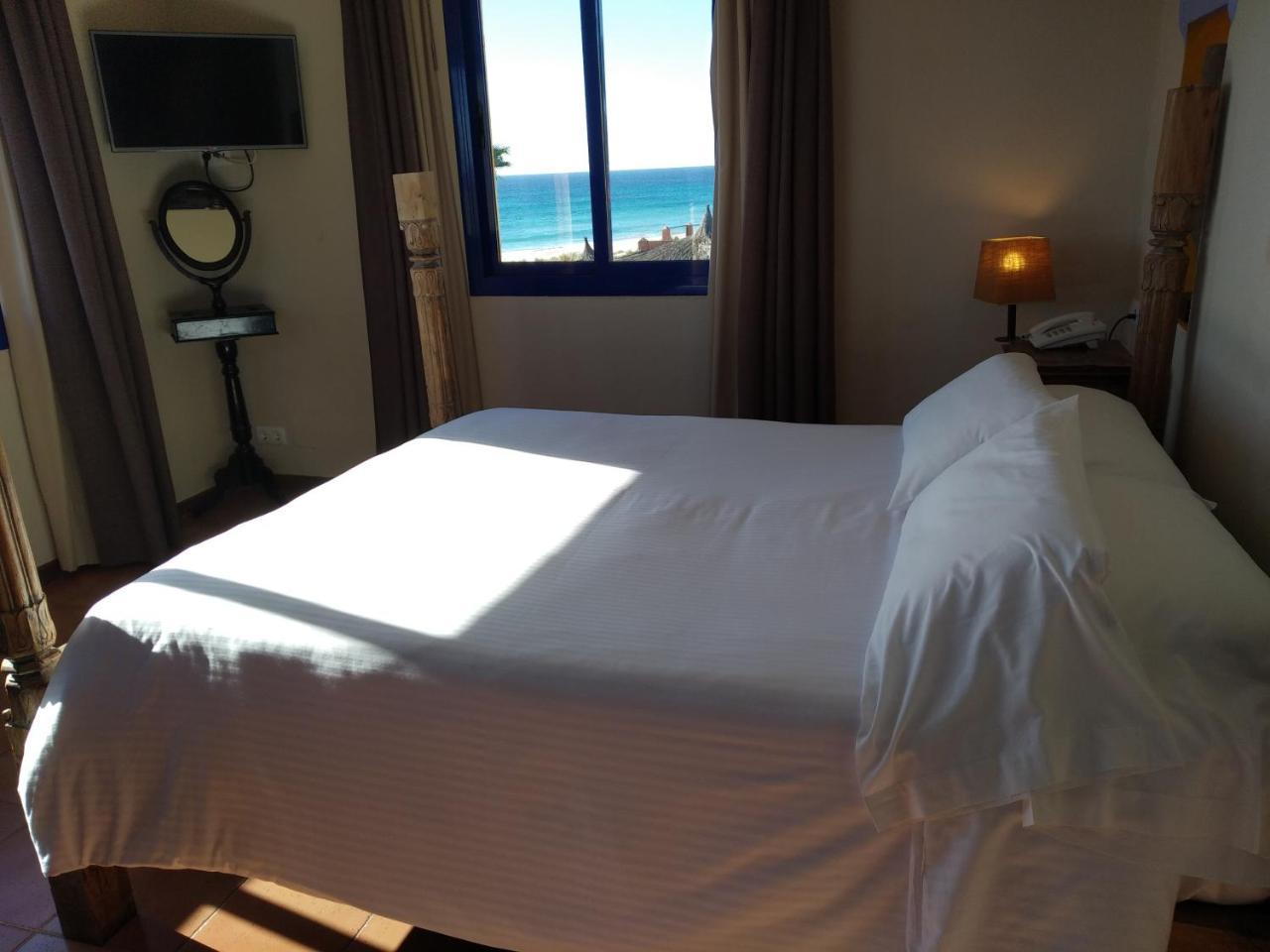 Beach Hotel Dos Mares Тарифа Экстерьер фото